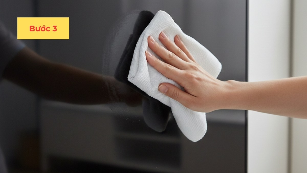 Cách vệ sinh màn hình tivi bước 3
