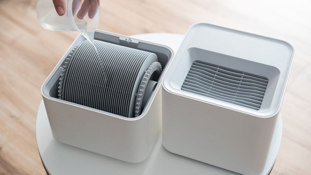 Vì sao cần vệ sinh máy hút ẩm định kỳ?