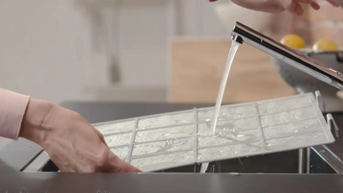 Hướng dẫn vệ sinh máy hút ẩm: màng lọc