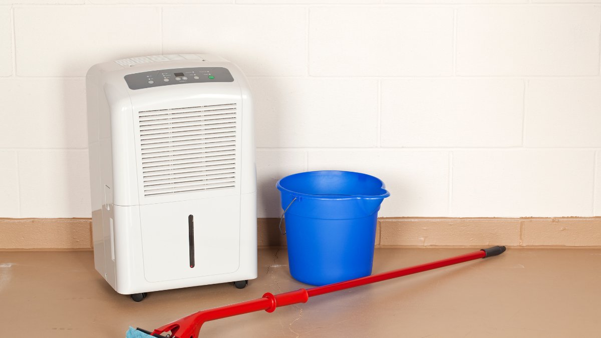 Bao lâu nên vệ sinh máy hút ẩm một lần