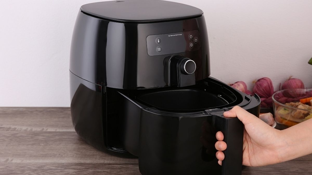 Vì sao cần vệ sinh nồi chiên không dầu mới mua?