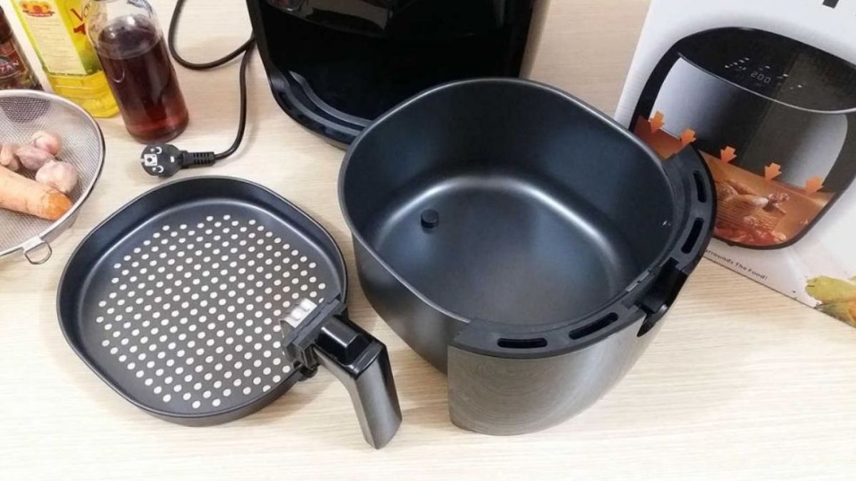 Cách vệ sinh nồi chiên không dầu mới mua lần đầu bước 1