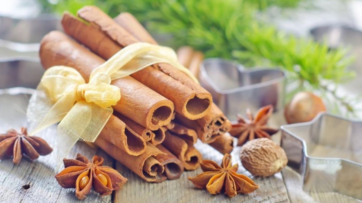 Khử mùi nồi chiên không dầu bằng sả, quế hoặc hoa hồi