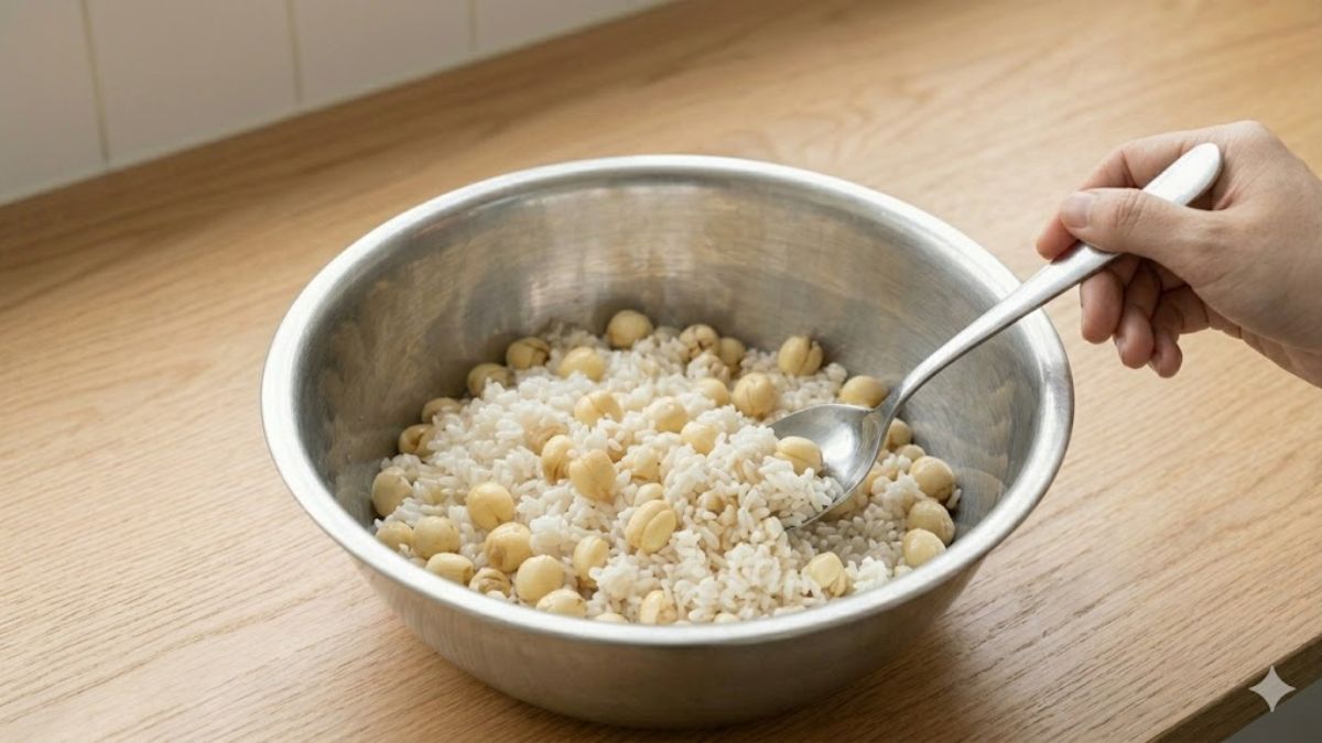 Cách nấu xôi hạt sen bằng nồi cơm điện với nước cốt dừa béo thơm bước  2