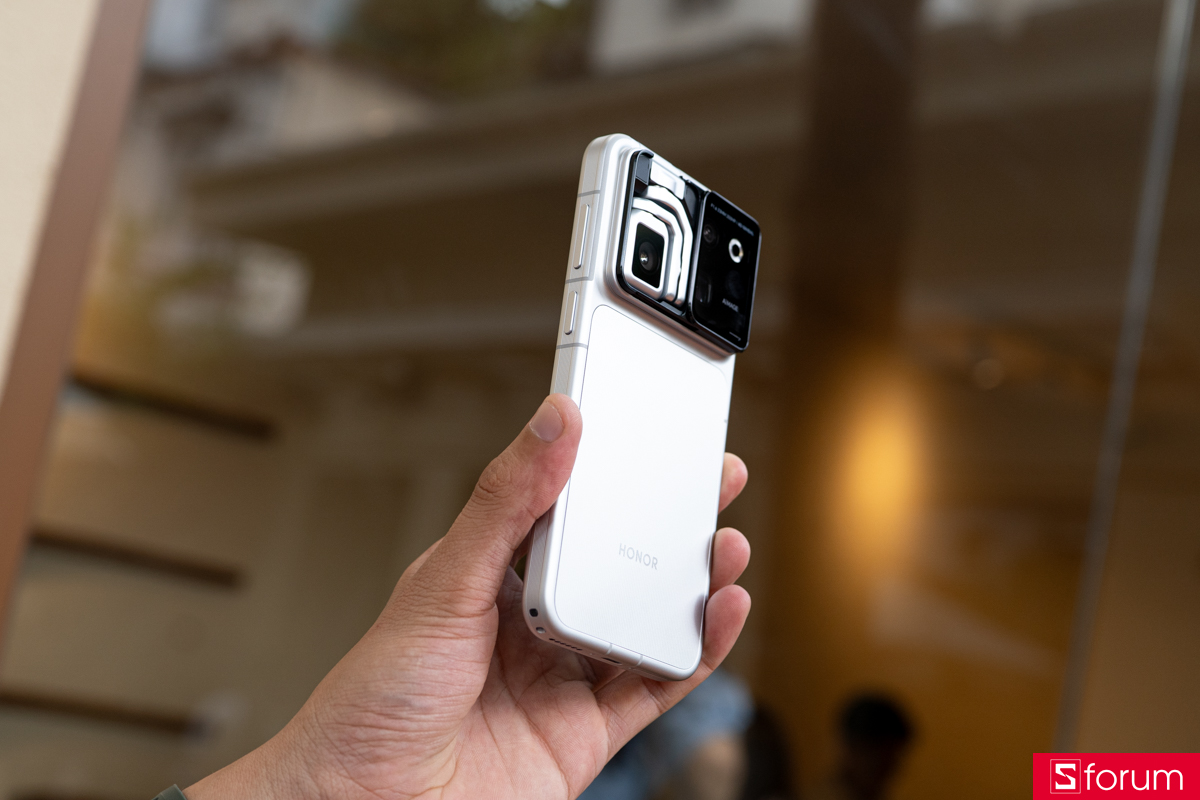 Trên tay HONOR Robot Phone góc cạnh