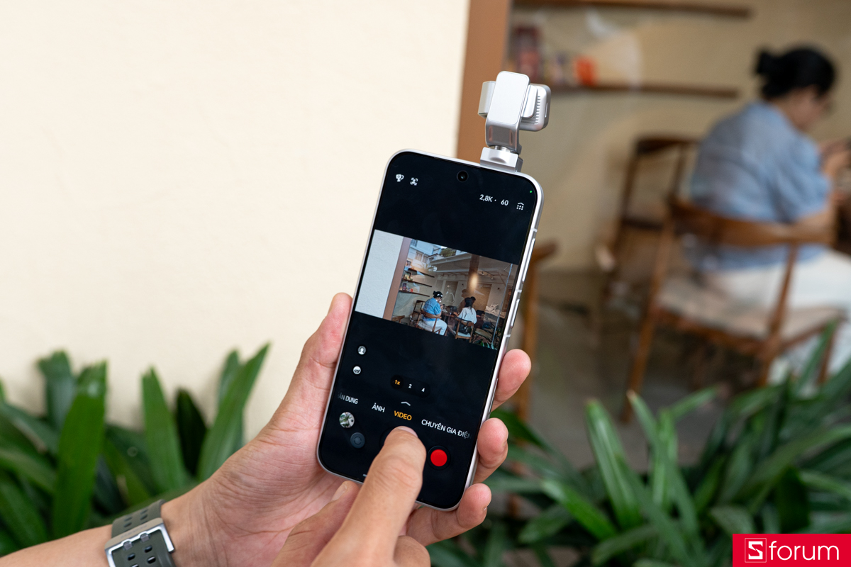 Trên tay HONOR Robot Phone giao diện camera
