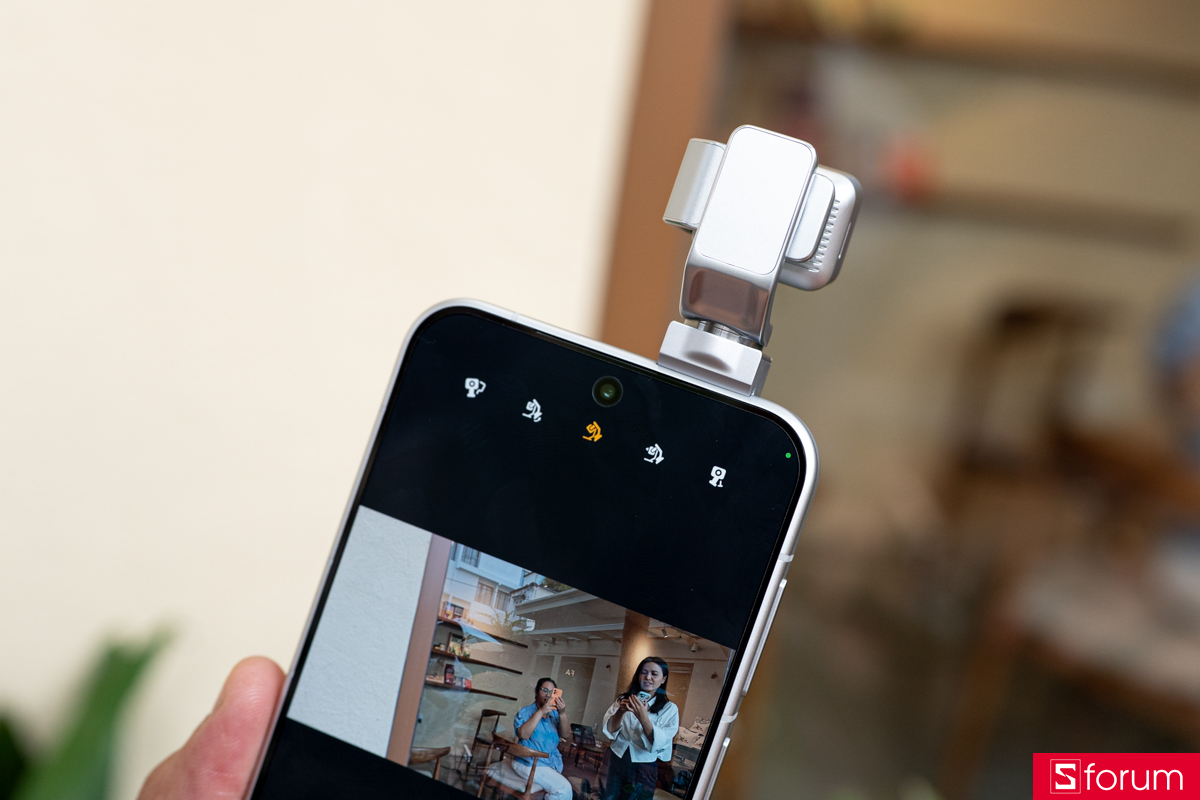 Trên tay HONOR Robot Phone các chế độ khoá dọc ngang