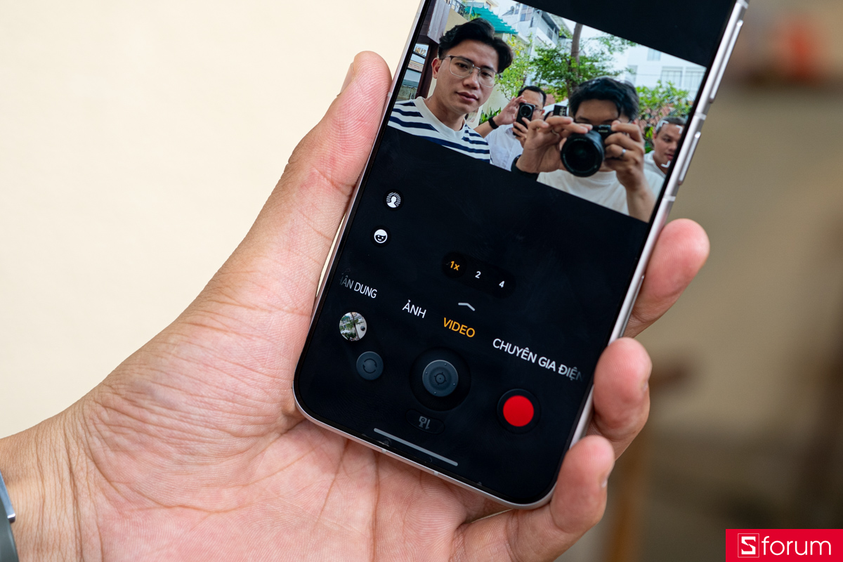 Trên tay HONOR Robot Phone cận cảnh giao diện video