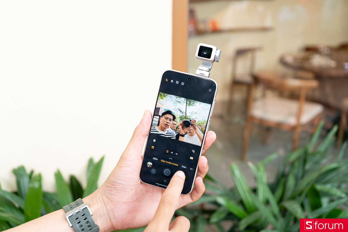Trên tay HONOR Robot Phone giao diện camera chân dung