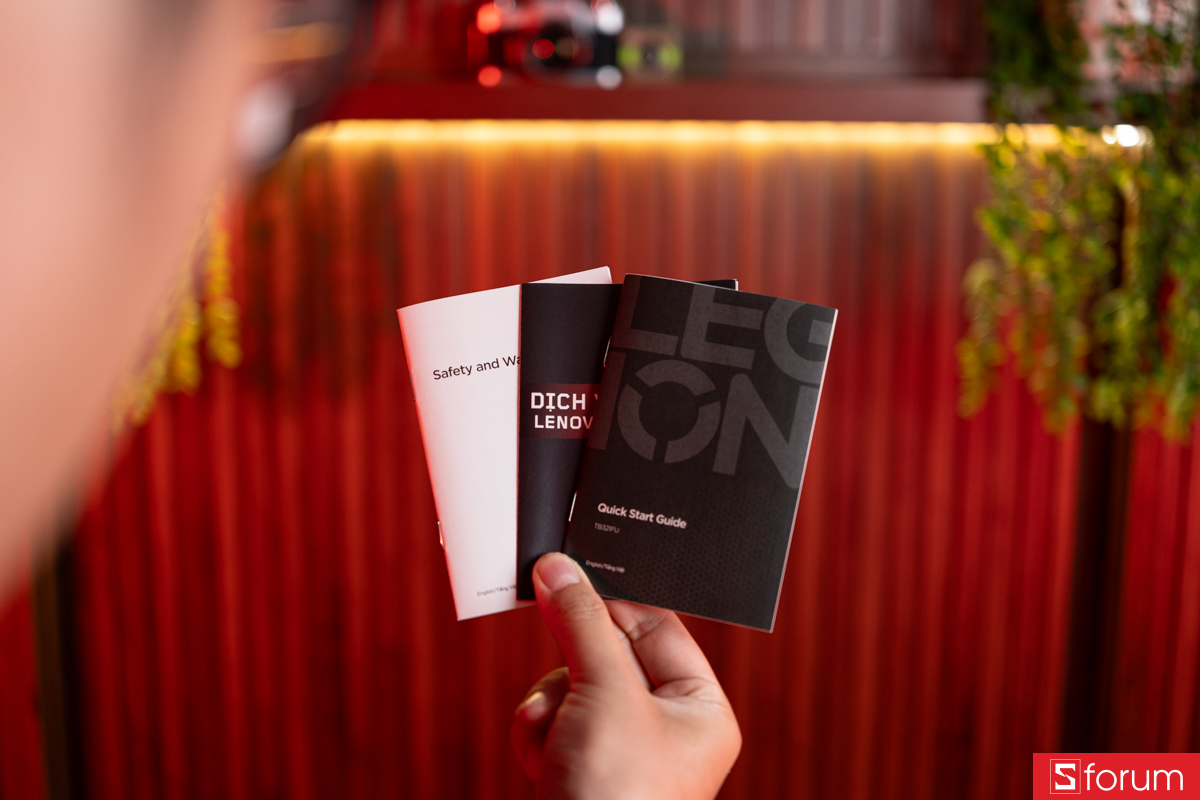 Trên tay Lenovo Legion Tab Gen 3 sách bảo hành và HDSD