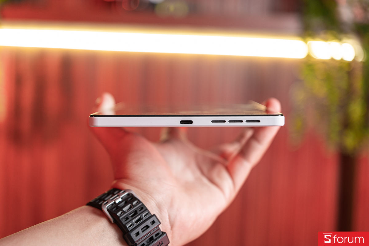 Trên tay Lenovo Legion Tab Gen 3 cổng sạc 1