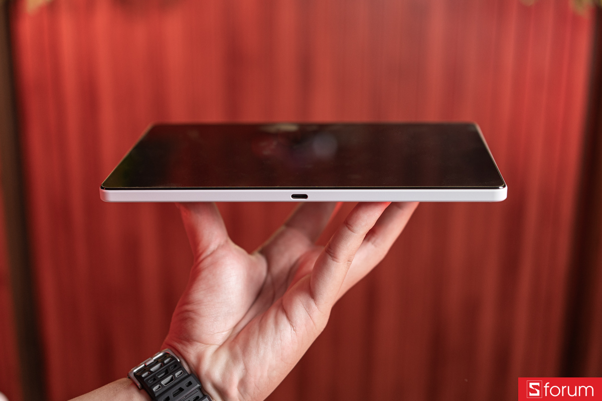 Trên tay Lenovo Legion Tab Gen 3 cổng sạc 2