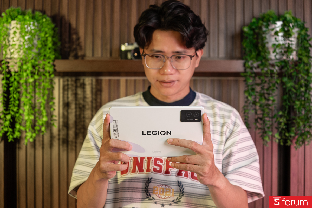 Trên tay Lenovo Legion Tab Gen 3 cầm máy