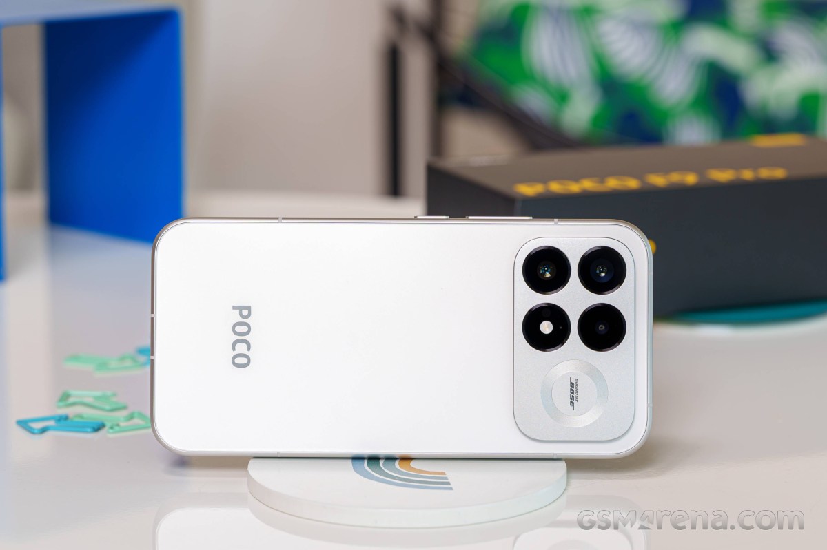 Trên tay POCO F9 Pro mặt sau