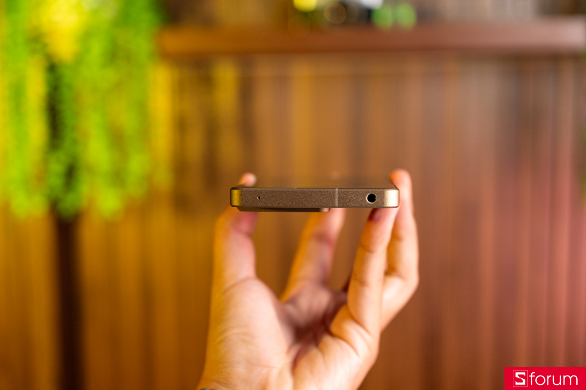 Trên tay Sony Xperia 1 VIII jack 3.5 mm