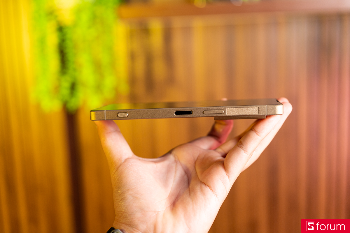 Trên tay Sony Xperia 1 VIII phím cứng
