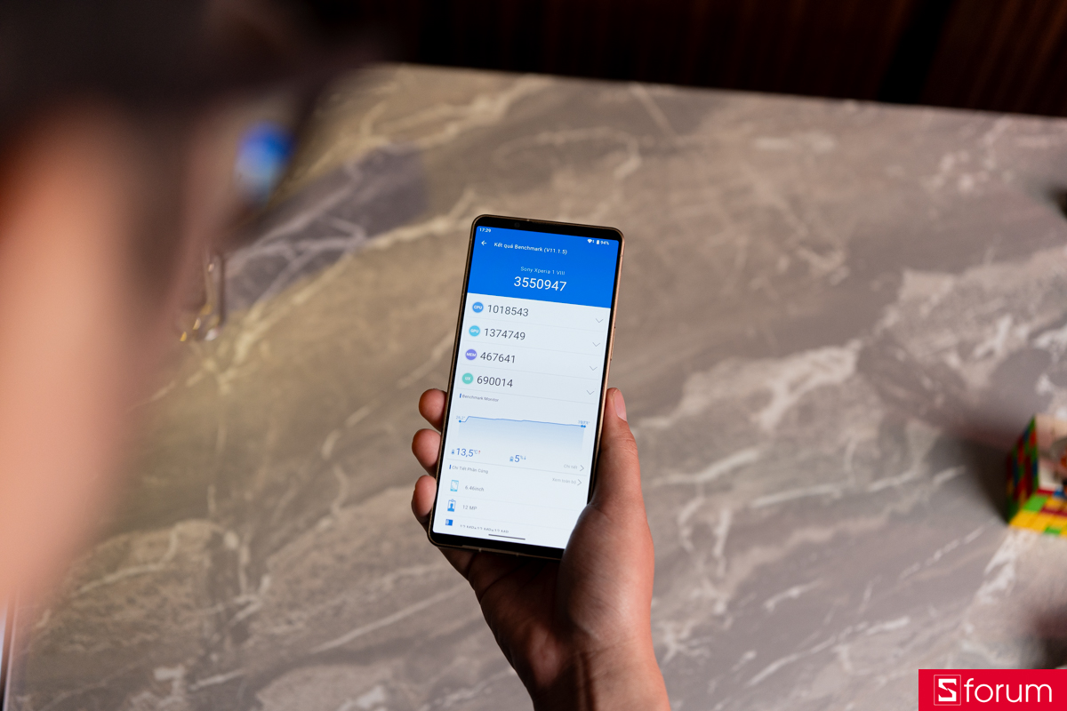 Trên tay Sony Xperia 1 VIII Antutu