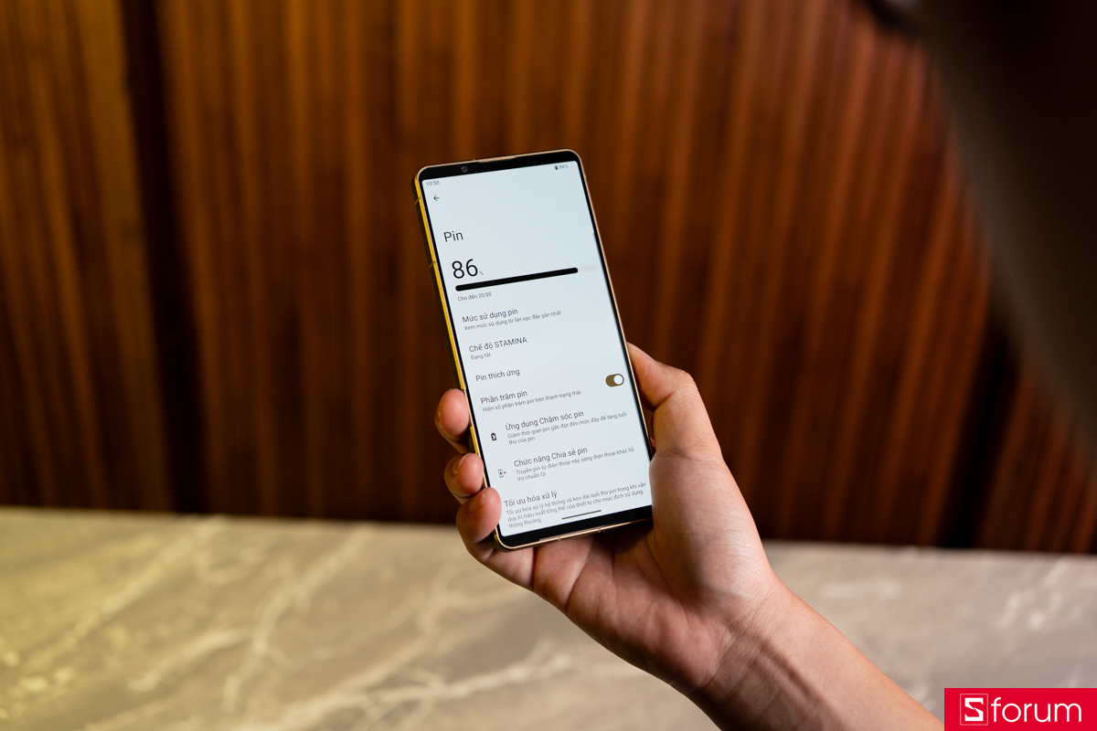 Trên tay Sony Xperia 1 VIII pin