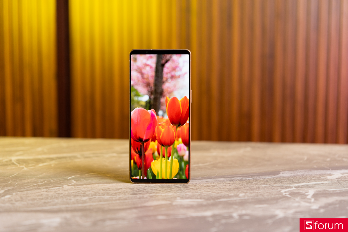 Trên tay Sony Xperia 1 VIII màn hình