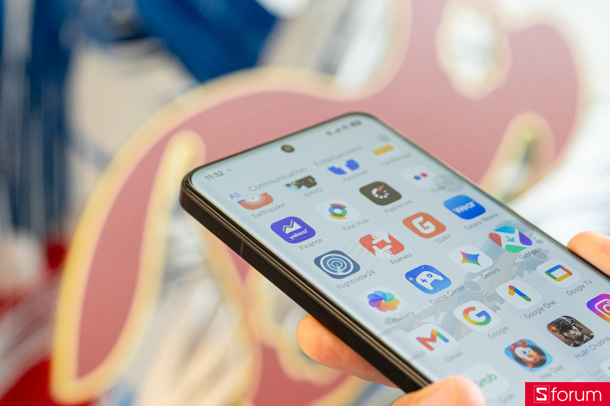 Xiaomi 15 Ultra sau một năm màn hình cong