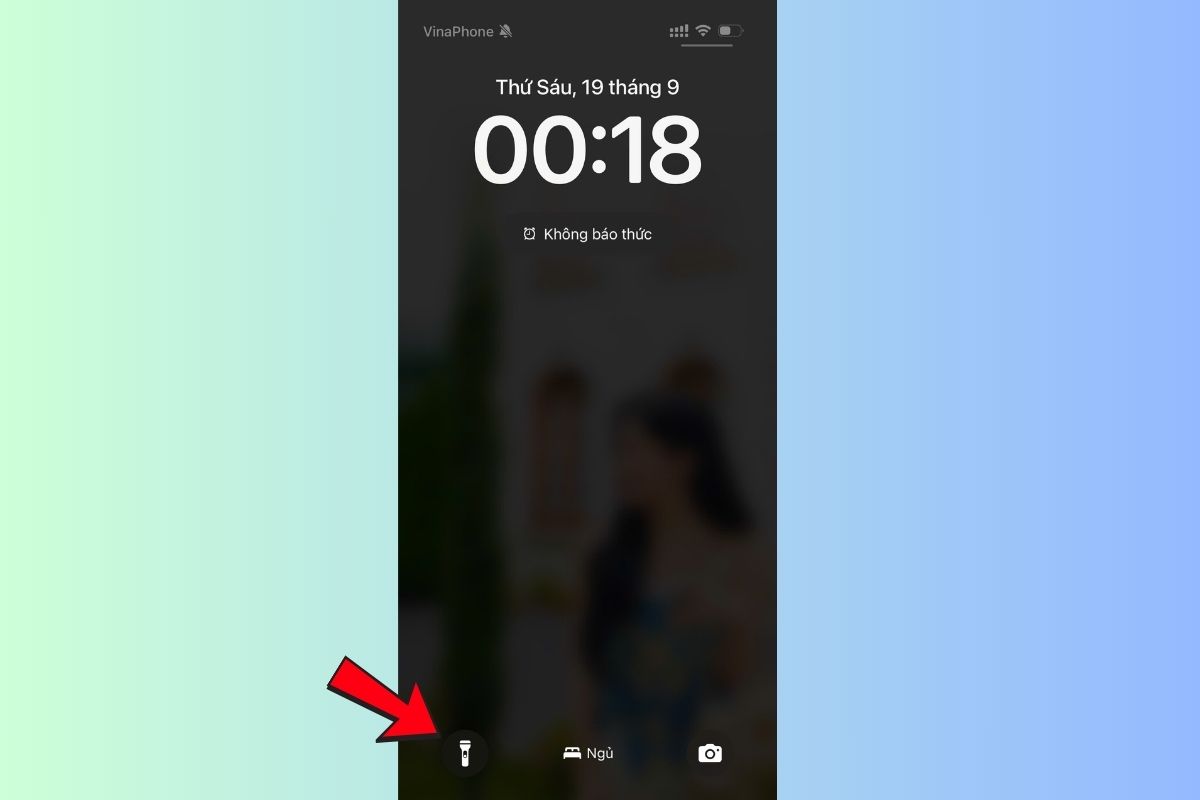 Cách tắt đèn pin trên iPhone qua màn hình khoá