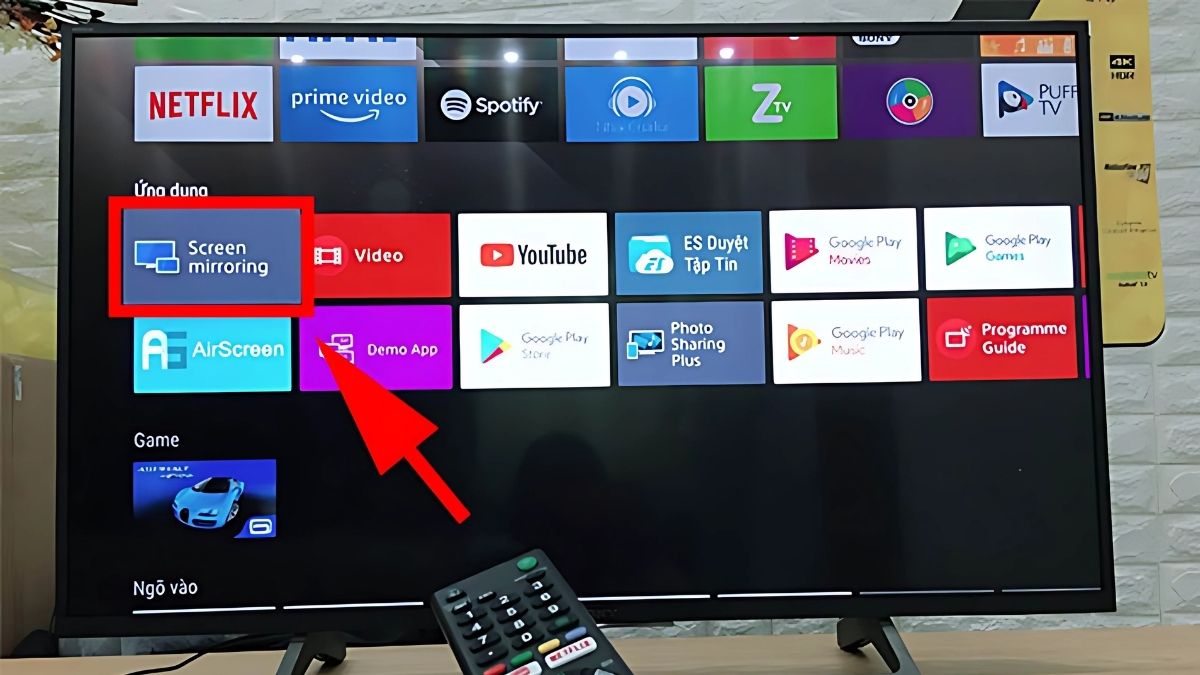 Mở Tivi, chọn Home và bật tính năng Screen Mirroring