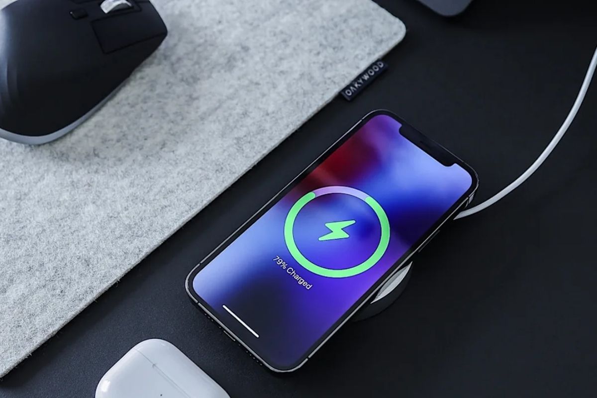 Cách khắc phục iPhone qua đêm bị tụt pin bằng cách bỏ thói quen sạc qua đêm