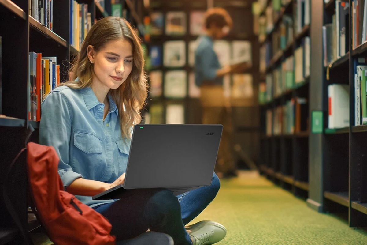 Lời khuyên nên mua laptop hay máy tính bàn cho học sinh