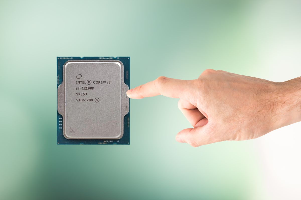 Intel Core i3 chơi game mượt mà.