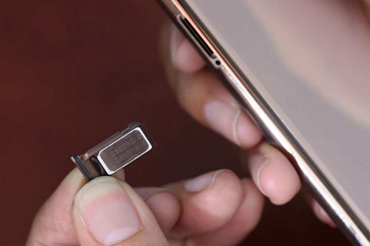 hướng dẫn Cách khắc phục iPhone không nhận SIM kiểm tra khe sim