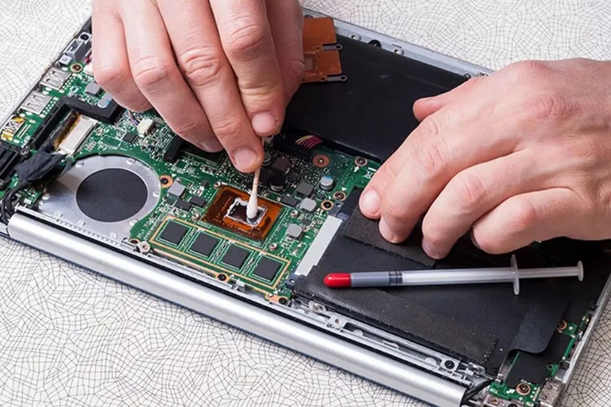 Kiểm tra nhiệt độ laptop để giảm tình trạng laptop bị đen màn hình nhưng vẫn chạy