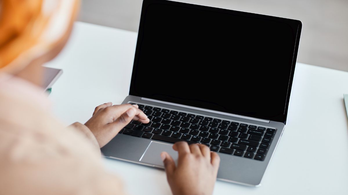 Nguyên nhân, cách sửa laptop bị đen màn hình nhưng vẫn chạy