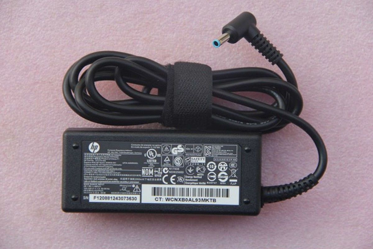 Kiểm tra adapter sạc để khắc phục lỗi laptop phải cắm sạc mới lên nguồn