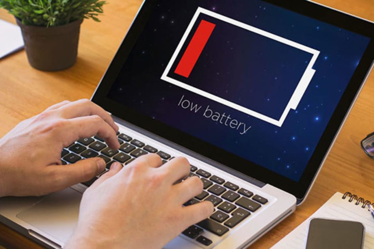 Không nên để pin laptop cạn dẫn đến lỗi laptop phải cắm sạc mới lên nguồn