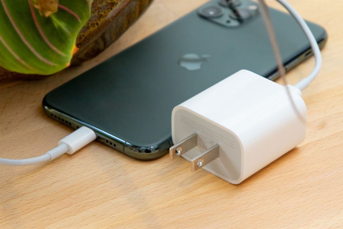 Tại sao cần sạc pin iPhone đúng cách?