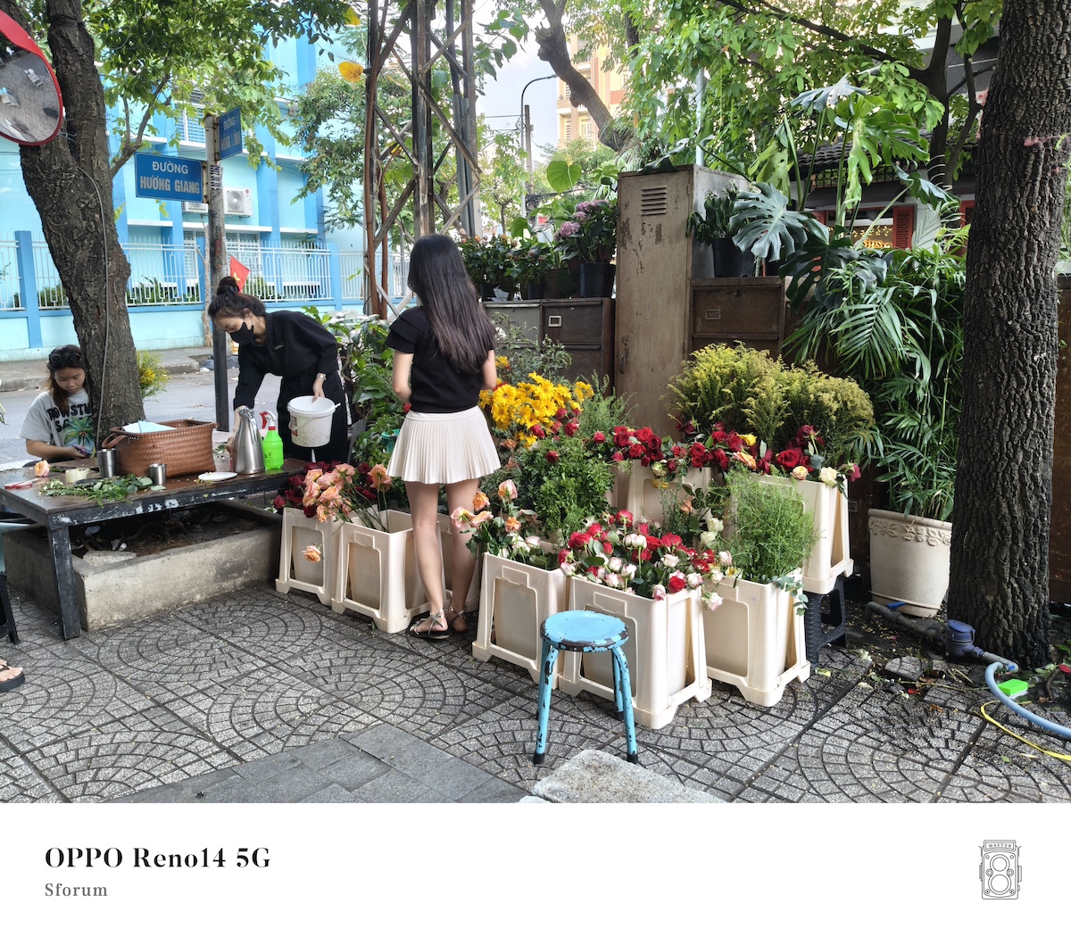 Không khi bên ngoài quán cafe