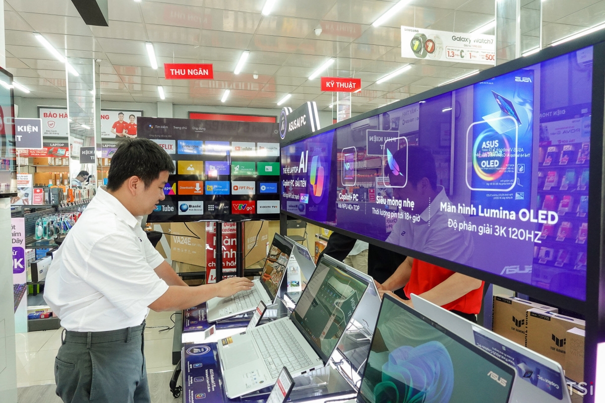 Khu trải nghiệm Vivobook S 14 tại cửa hàng CellphoneS