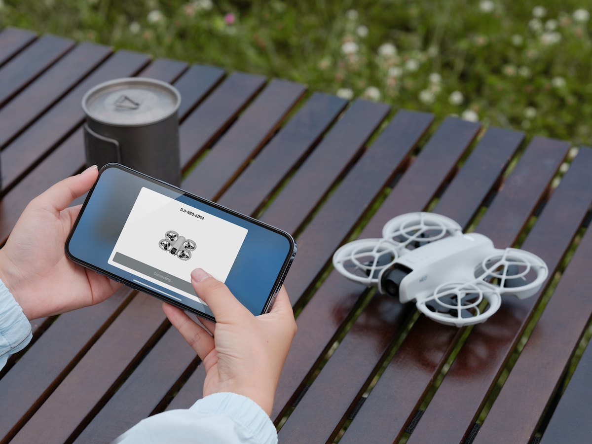 Điều khiển DJI Neo thông qua ứng dụng DJI Fly