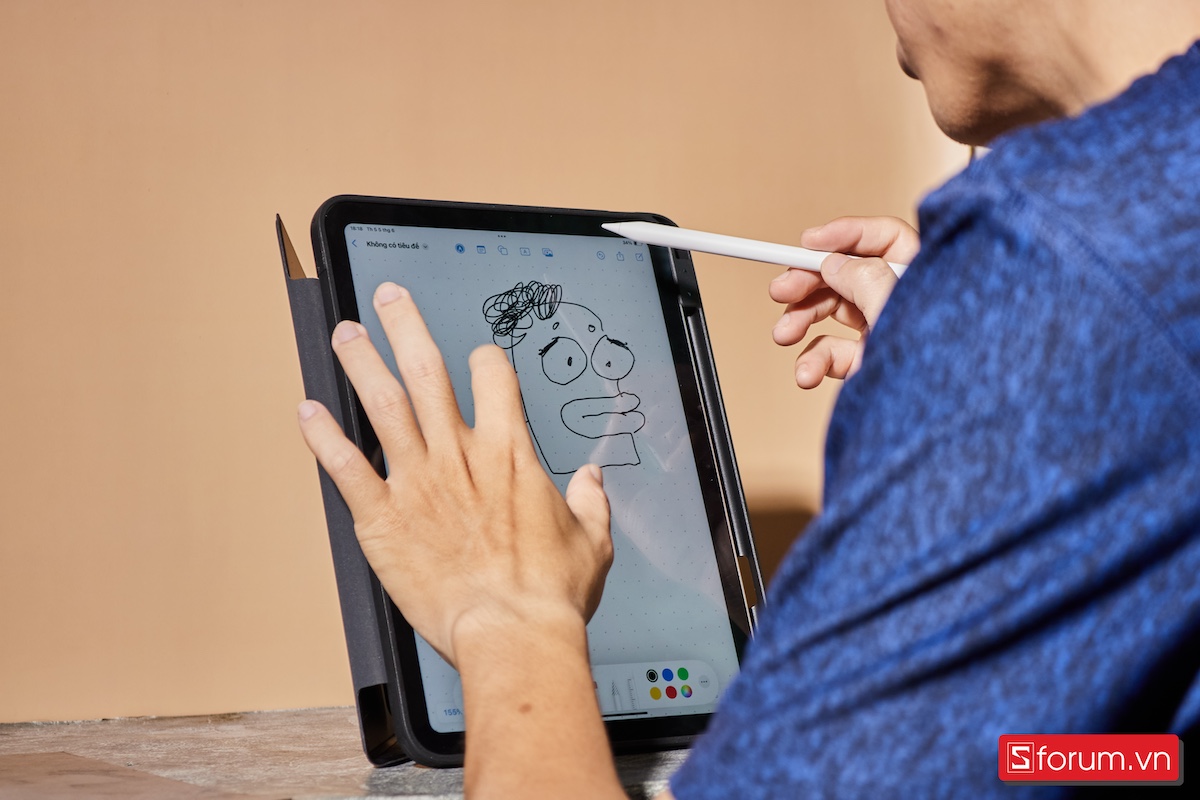 Trên tay thiết kế ốp iPad ESR Flip Hybrid Pencil Holder