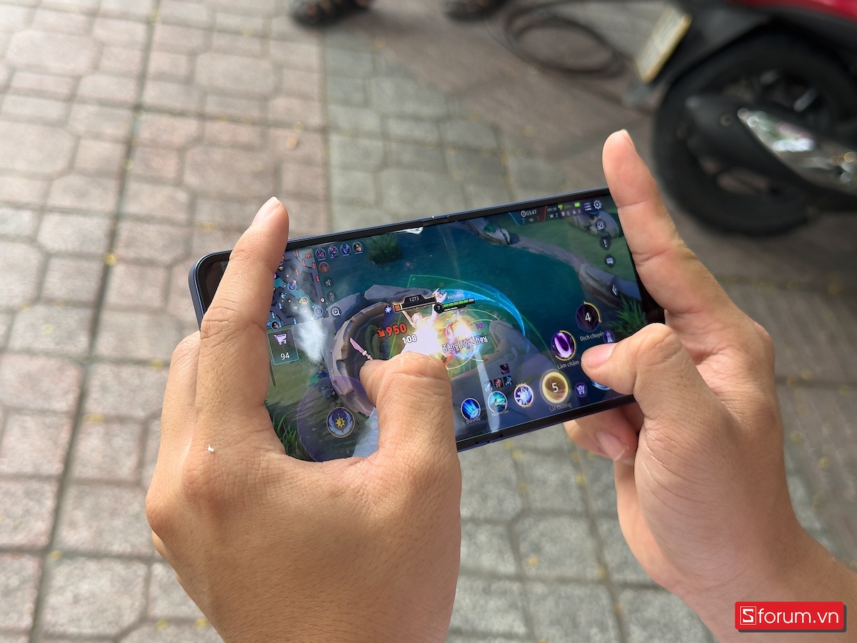 đánh giá hiệu năng của Galaxy Z Flip7