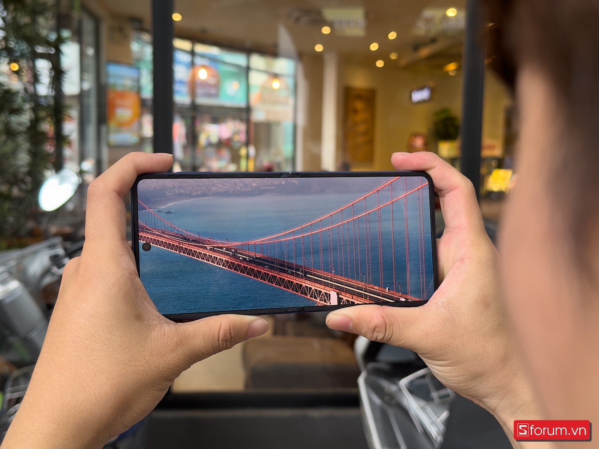 Đánh giá màn hình của Samsung Galaxy Z Flip7