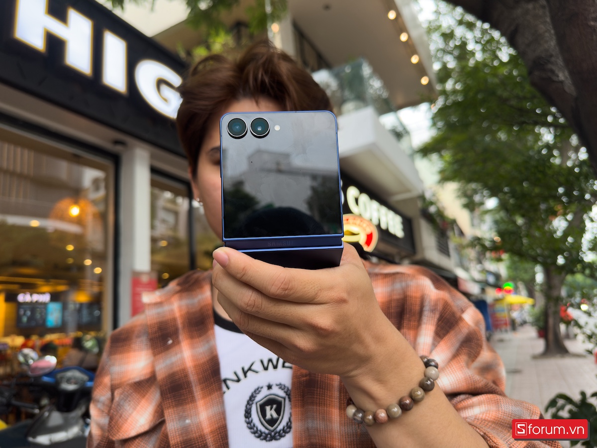 Đánh giá thiết kế Samsung Galaxy Z Flip7