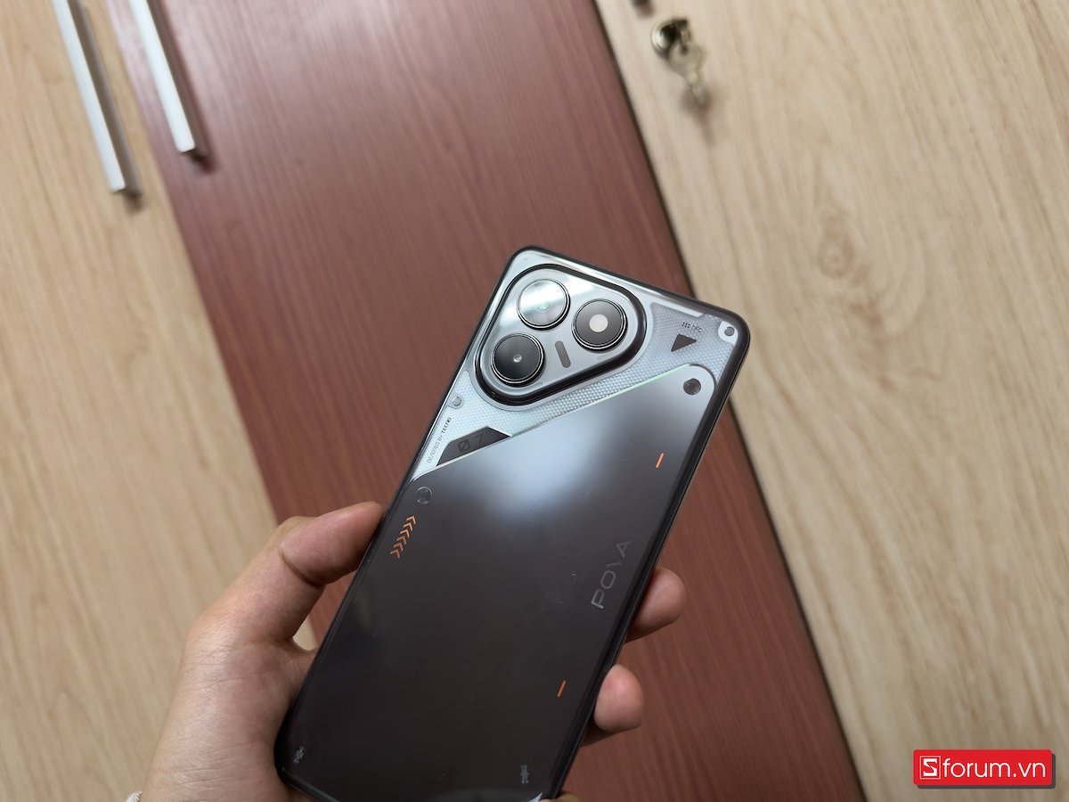 thiết kế của Tecno Pova 7