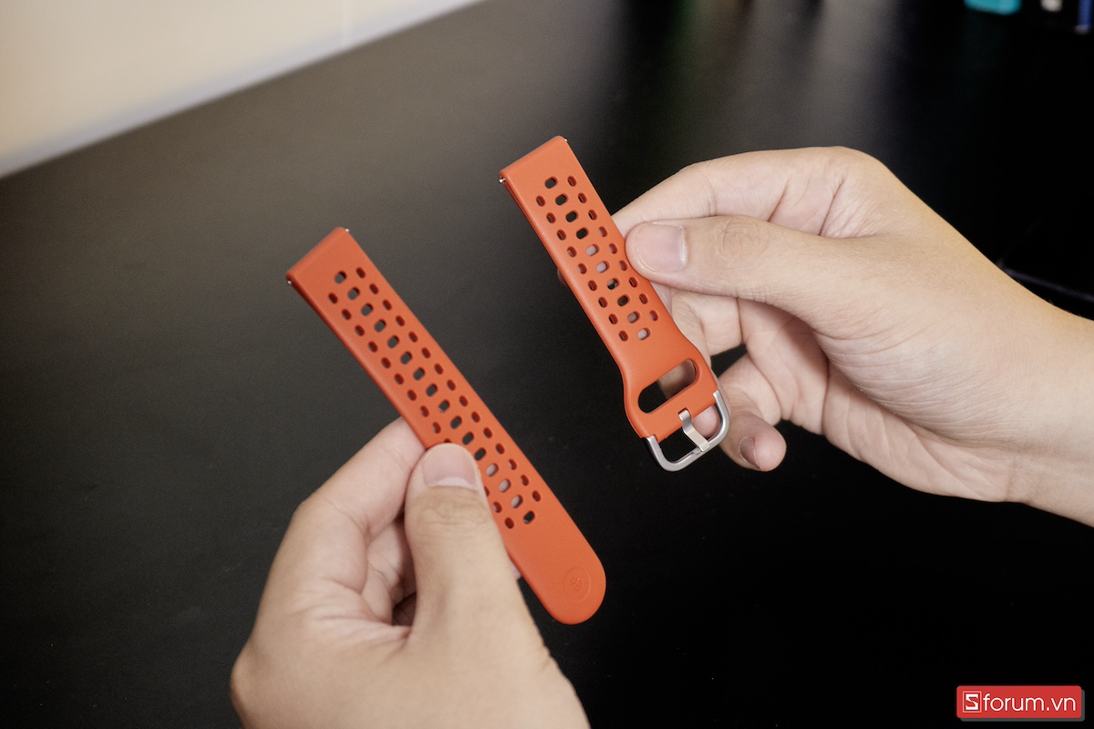 Trên tay phụ kiện của Amazfit Active 2 Square Premium 