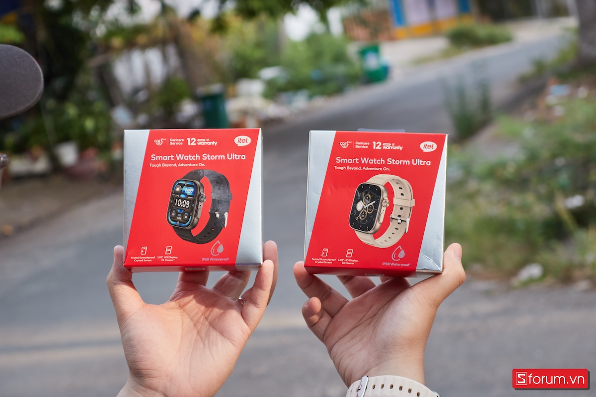 trên tay hộp của Itel Smartwatch Storm Ultra