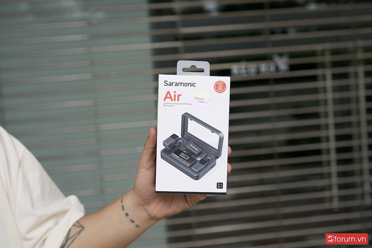 Trên tay hộp Saramonic Air