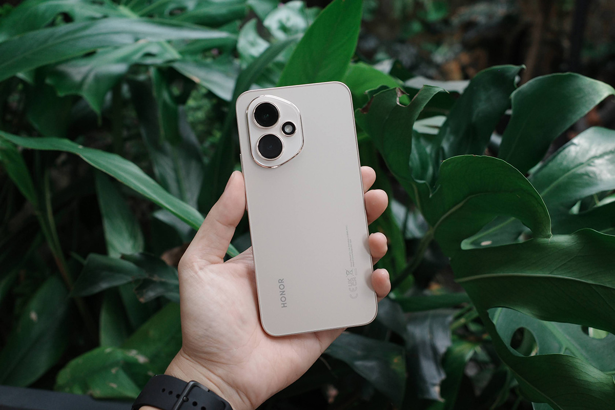 So sánh Honor 400 vs iPhone 14 về pin