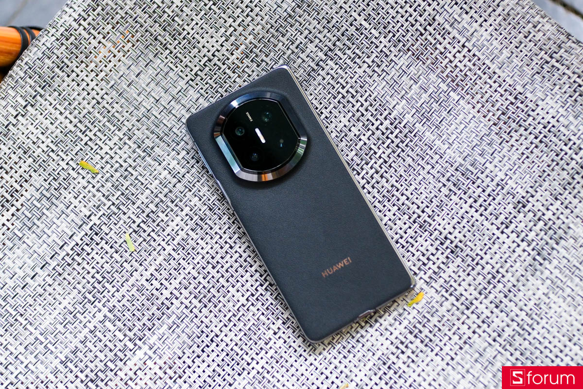 Trên tay Huawei Mate X7