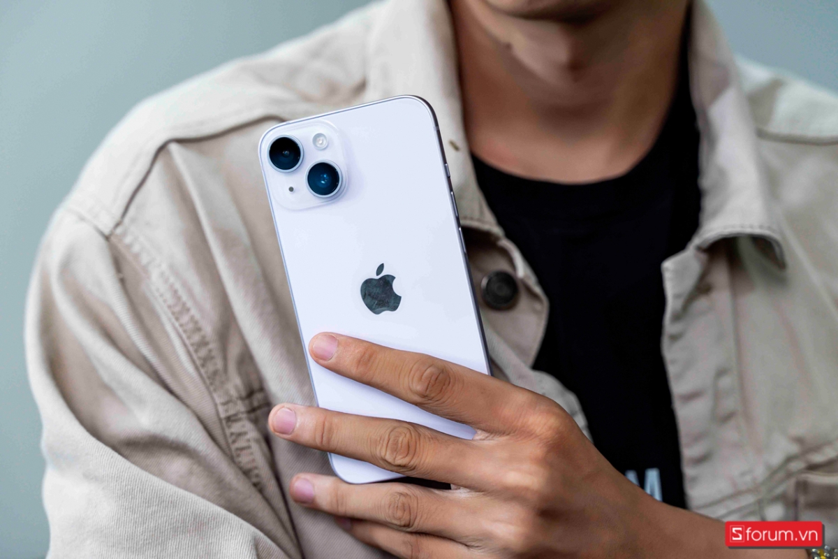 So sánh Honor 400 vs iPhone 14