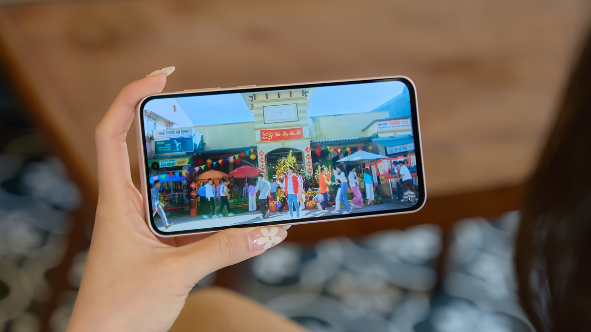 Tết này tặng ông bà quà gì? Đây là 5 chiếc smartphone đang giảm giá, thích hợp tặng phụ huynh, ông bà Tết 2026 này